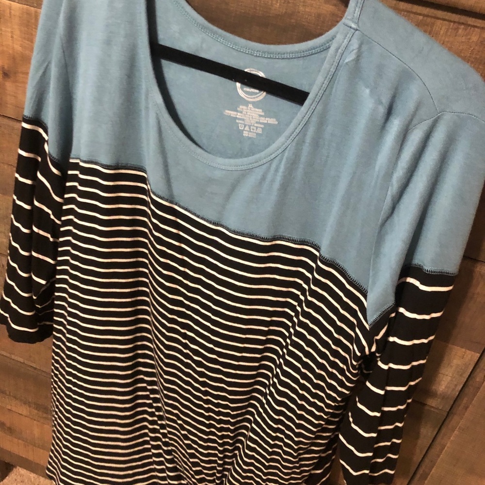 Ladies top - Picture 3 of 3